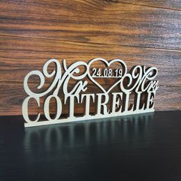 Custom Mr & Mrs Last Name And Date Standing Wedding Table Sign Wedding SuppliesPersonalized Wedding Party Decoration 220618