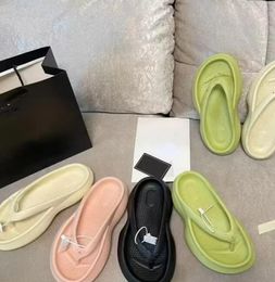 Channel Slipper Designer Women Lightness Soft High Quality Rubber Sandals Fashion Candy Colour Flip-flops Bathroom Antiskid Outdoor Leisure Sandbeach Slippers