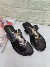 Шарики 2022 женские сандалии заклепки лук узлы плоские тапочки сандал шипованные туфли NewJelly платформа слайды леди флип флоп 36-42