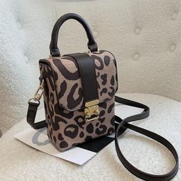 ladies wallet styles Australia - women wallet winter personalized vertical printing mobile phone bag Street trend leopard handbag sweet and lovely bow ribbon gold 225A