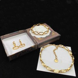 -Luxus -Modeketten Choker Halskette Armband Ohrringe und Set Designer Schmuckparty Diamant Gold Platin -Buchstaben Anhänger mit Anfangs für Frauen Langkette