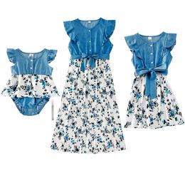 Cotton Mother Daughter Matching Clothes Baby Rompers Family Look Floral Print Ruffle Sleeve Dress Casual Bow Sash Tieup Vestido 220531