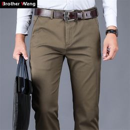 4 colori 98 pantaloni casual in cotone da uomo stile classico pantaloni elastici a vita alta larghi dritti vestiti di marca maschili 220524