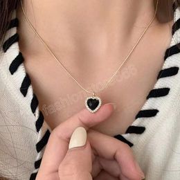 Charm Golden Thin Chain Necklace for Women Crystal Heart Obsidian Pendant Concise Chocker Necklaces Fashion Jewelry