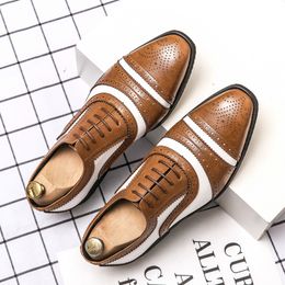 2022 Brogues Shoes Mens Colored Oxford Leather Fashion Wedding Party Shoes Designer Driving Formal Men Dress Shoes British Style