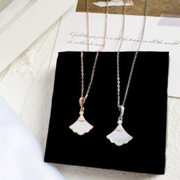 Pendant Necklaces European And American Stars Have The Same Simple Atmosphere To Show Their Temperament. White Shell 925 Material NecklacePe