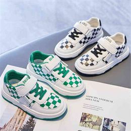 2022 girls Boys low top sneakers Fashion soft sole non-slip Checkerboard grid Street Dance Shoes Kids casual small white shoes G220517