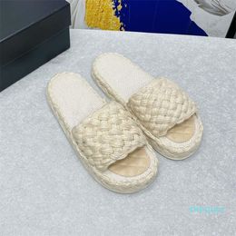Designer Slippers Women Straw Rubber Women Shoes Chain Knit Platform Shoe Breathable Open Toe Slides Ladies Beach Shoes