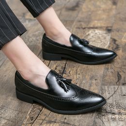 Designer-Men loafers Smoking Slip-on Shoes tassel Luxury Party Wedding Black Dress Men's Flats