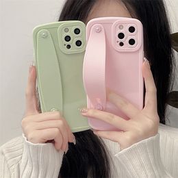 Solid Color Kickstand Wrist Strap Phone Cases For iPhone 13 11 12 Pro Max Xs XR Fashion TPU Silicone Cover Soft Shell Shockprooft Anit Fall