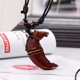 Sculpture Art Horse Necklaces Horse Head Pendant Adjustable Long Chain Fashion Jewelry Necklace for Women Men Fashion Jewelry Home Decor Gift