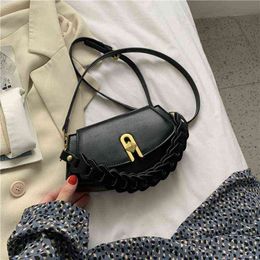 Evening Bags HBP Crossbody Bag Stylish Solid Colour Fan-shaped s for Women Trendy Braid Handle Shoulder Charm Hasp Ladies Purses and Handbags 220727