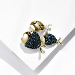 Pins Brooches Donia Jewellery Fashion Cute Personality Wild Blue Three Small Fish Brooch High-grade Gold Silk Scarf Coat Pin Seau22
