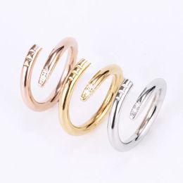 Кольца для ногтей Band Love Ring Дизайнерские ювелирные изделия Титановая сталь Розовое золото Серебряный бриллиант Размер CZ Мода Классический Простой свадебный обручальный подарок для пары Любовник Женщины Мужчины
