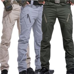 Грузовые штаны Армия Брюки Городские военные тактические брюки мужчины боевые мужчины Многие карманы водонепроницаемые износостойкие брюки 201110