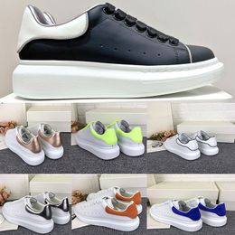 black and white canvas shoes NZ - Luxury designer shoes fashion women and men black and white casual canvas shoes thick-soled high-grade reflective leather suede outdoor sneakers