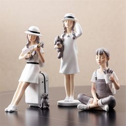 Home Decor Beautiful Girl Sculpture ation Ornaments Figurines for Interior Kawaii Room Desk Accessories Year Gift 220426