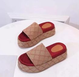 Designer sandálias femininas masculinas chinelos chinelos de luxo bordado grosso bordado de borracha de borracha de borracha de borracha de luto alto de salto alto 35-44