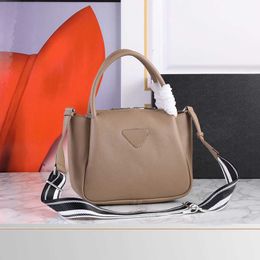 Top Quality Bucket Bag Large Capacity Vegetable Basket Women Crossbody Bags Cowhide Leather Triangle Sign Removable Strap Fashion Handbags