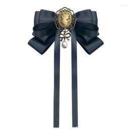 Bow Ties Women Vintage Royal Style Ribbon Tie Brooch With Portrait Metal Button Pearl Pendant Student Uniform Bowknot Collar Pin Jew Fred22