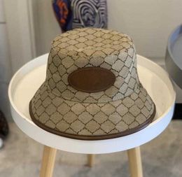 Tasarımcı Erkekler ve Kadınlar İçin Tam Mektup Kova Şapkası Moda Katlanabilir Kapaklar Siyah Balıkçı Şapkaları Plaj Güneş Visor Geniş Sebir Kapaklar Katlanır