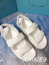 Modedesigner Sandalen für Frauen Hohe Qualität Luxurys Sandale Rutschen Hausschuhe 2023 Neue Sommer Bequeme Damen Slipper 3 Farbe