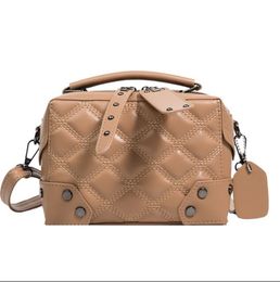 Luxury Bags Women Rivet Handbag Vintage Ladies Beige Brown Black Shoulder Designer Plaid Crossbody Box Flap Bags