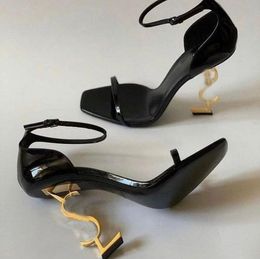 Scarpe firmate Donna Sandali OPYUM sandalo con tacco Tacchi alti Donna Open Toe Tacco a spillo Lettere in metallo classico Tacchi Sandalo Fashion Stylist Shoes