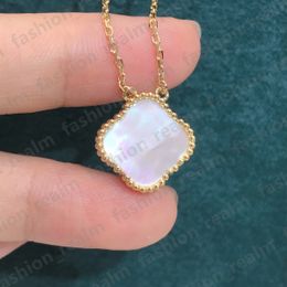 Pendant Necklace 4/Four Leaf Clovers Necklaces Designer Jewellery Women Bracelet Stud Earring 18K Gold Agate Shell Mother of Pearl Black pendants White gold Link Chain