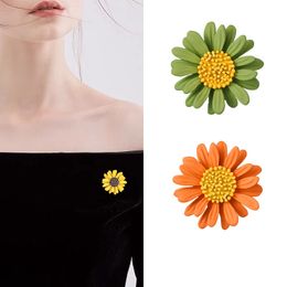 Vintage Drip Oil Enamel Daisy Brooches Pins For Men Women Elegant Brooch Mental Clothing Coat Jewellery Accessories