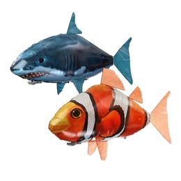 Creative Remote Control Flying Fish Shark Clownfish Electric Air Inflatable Flying Fish Party Decoration RC Animal Toy 211027241v