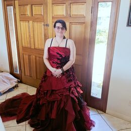 Gothic Burgundy And Black A Line Wedding Dress Handmade Flowers Ruched Draped Long Country Bridal Gowns Lace Appliques Spaghetti Straps Long Vintage Bride Dresses