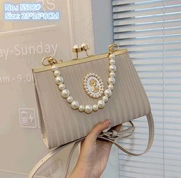 Wholesale factory ladies shoulder bags 6 colors sweet little fresh solid color hard box chain bag ladies wind Pearl mobile phone coin purse simple striped handbag