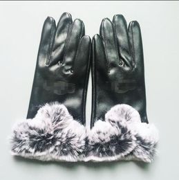 autumn winterLadies' twine and fleece gloves Outdoor glo ves WOMAN fashion Leather Glove s Cycling sport Mittens green
