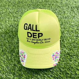 Designer Hats Ball Caps Letter Print Graffiti Mesh Trucker Cap for Man and Women