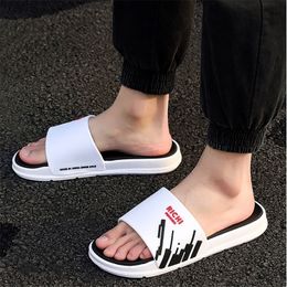 Summer Flip Flops Man Slippers Nonslip Bathroom Slipper Male Soft Bottom Indoor & Outdoor Home Couple Slides Mens Shoes Y200107