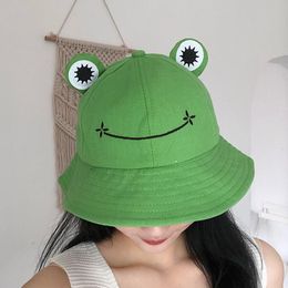 Berets Parent-Kid Cartoon Frog Bucket Hat Panama Outdoor Fishing Beach Sunscreen Fisherman Cap Cute Big Eyes Summer Casual HatsBerets
