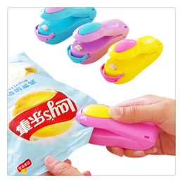 Portable Bag Clips Handheld Mini Electric Heat Sealing Machine Impulse Sealer Seal Packing Plastic Bag Clip Work