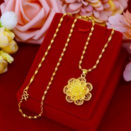 Multi-layered Flowers Pendant with Wave Chain Women Jewelry Beautiful 18k Yellow Gold Filled Classic Pretty Girlfriend Gift