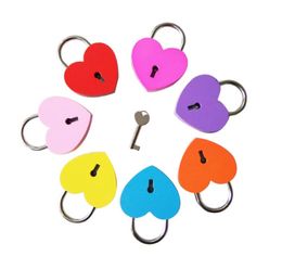 Wholesale 7 Colors Heart Shaped Concentric Lock Metal Mulitcolor Key Padlock Gym Toolkit Package Door Locks Building Supplies SN4783