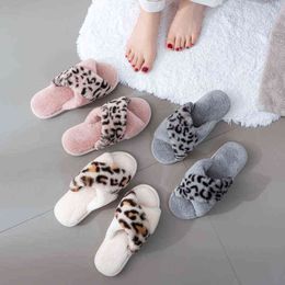 Nxy Slippers Slides New Home Leopard Cross Plush Slippers for Women fashion flat shoes 220808