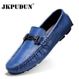 Genuine Leather Men Shoes Luxury Brand Casual Slip on Formal Loafers Men Moccasins Italian Black Blue Male Driving Shoes JKPUDUN 220321