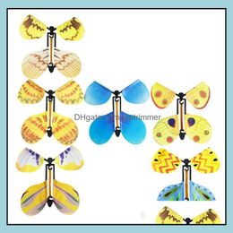 -Creative Magic Flying Butterfly Cambiar con las manos vacías Dom Props Trucos Clásico de cuerdas de gallito de trago Swallow 2021 Juegos de novedad GAG