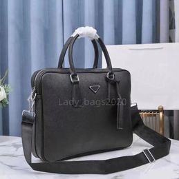 Luxuriöse Herren-Designer-Aktentaschen, Business-Tasche, echtes Leder, Laptop-Umhängetasche, Umhängetaschen, Reißverschluss, Buchstabe, Innenschlitz, einzelne, solide, wasserdichte Handtasche für Herren