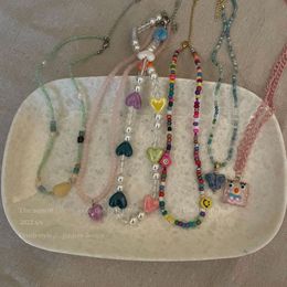 Niedliche rosa Halsketten-Kollektion, handgefertigte Perlen-Schlüsselbeinkette, Halsreif, leichte Luxus-Nischenhalskette mit Sinn für fortschrittliches Design