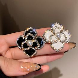 Korean Pearl Flower Brooches Lapel Pins Rhinestones Crystal Badge Fashion Jewellery Gifts for Women Accessories