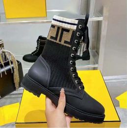 Designer Martin Boots lavorato a maglia calze autunnali e invernali da donna stivale stiletto da donna tutto-fiammifero punta a punta stivali da donna in pelle con tacco alto