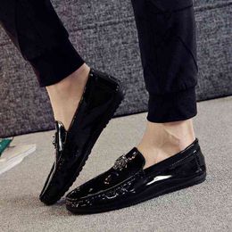 Loafers Men Tassel Shoes Black Patent Leather For White Driving Fashion Zapatillas Hombre Casual Sapato Social220513