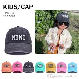 7 Farben Kinder-Baseballmützen, Mini-Buchstaben-gestickte Hüte, Outdoor-Baumwolle, Sommer-Sonnenblende-Hut für Kinder und Erwachsene