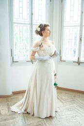 Vintage Victorian Lace Wedding Dress Dark Ivory Off the Shoulder Long Bridal Gowns Royal Princess Wedding Dresses Bride Formal Reception Gown 2022